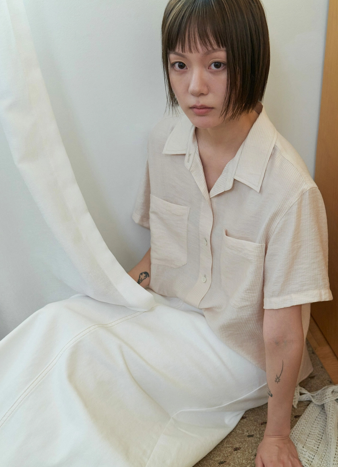 스텝어라운드 [1차] Half sleeves silky shirts_BEIGE 상품 이미지 2